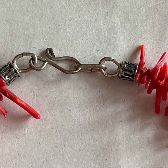 Unbranded Faux Plastic Red Coral Silver Tone Clasp Necklace 11 inch EUC - Picture 2 of 8